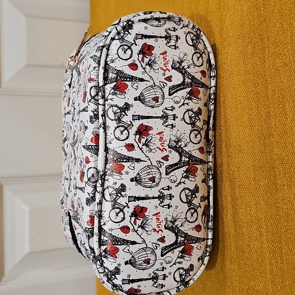 Paris Themed Cosmetic/Toiletry Bag NWOT & Mystery Beauty Item - Picture 3 of 4